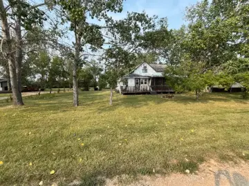 Cottage with xxx sqft, x Bedrooms, x Bathroom