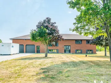 Detached House with x Bedrooms, x Bathrooms
