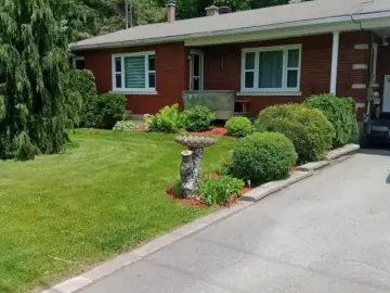 Detached House with x Bedrooms, x Bathrooms