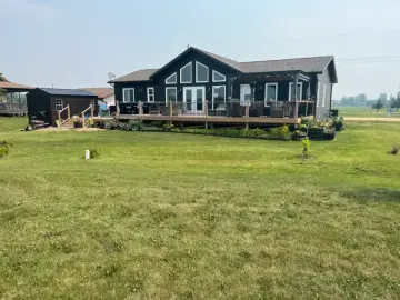 Detached House with x Bedrooms, x Bathrooms