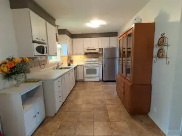 Detached House with x Bedrooms, x Bathroom