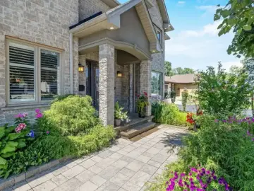 Detached House with x Bedrooms, x Bathrooms