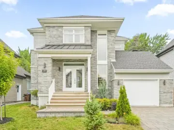 Detached House with x Bedrooms, x Bathrooms