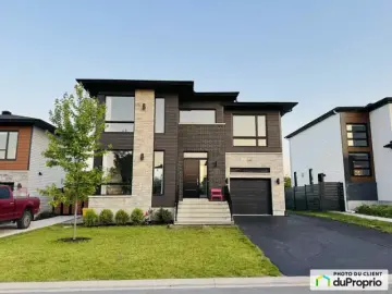 Detached House with x Bedrooms, x Bathrooms