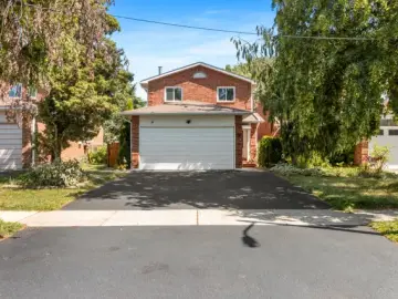 Detached House with x Bedrooms, x Bathrooms