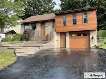 Detached House with x Bedrooms, x Bathrooms