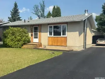 Detached House with xxx sqft, x Bedrooms, x Bathrooms