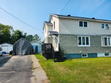 Semi Detached with xxx sqft, x Bedrooms, x Bathroom