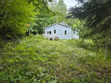 Detached House with x Bedrooms, x Bathroom
