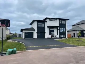 Detached House with x Bedrooms, x Bathrooms