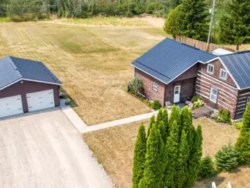Detached House with x Bedrooms, x Bathrooms