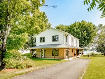 Detached House with x Bedrooms, x Bathroom