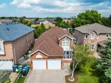 Detached House with x Bedrooms, x Bathrooms