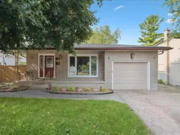 Detached House with x Bedrooms, x Bathrooms