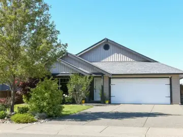 Detached House with x Bedrooms, x Bathrooms