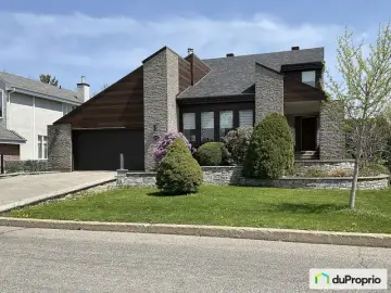 Detached House with x Bedrooms, x Bathrooms