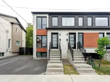 Condominium with x Bedrooms, x Bathrooms