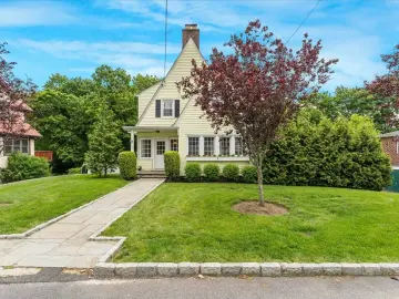 Detached House with xxxx sqft, x Bedrooms, x Bathroom