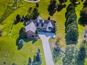 Detached House with xxxx sqft, x Bedrooms, x Bathroom