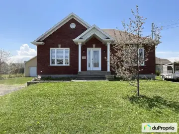 Detached House with x Bedrooms, x Bathrooms