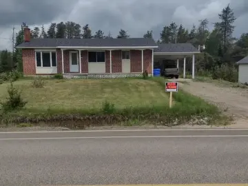 Detached House with xxxx sqft, x Bedrooms, x Bathroom