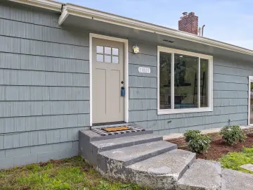 Detached House with x Bedrooms, xx Bathrooms