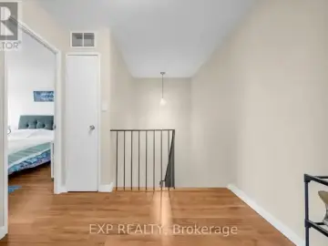 Detached House with xxxx sqft, x Bedrooms, x Bathroom