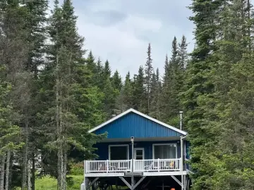Detached House with x Bedrooms, x Bathroom