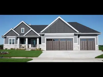 Detached House with x Bedrooms, x Bathrooms