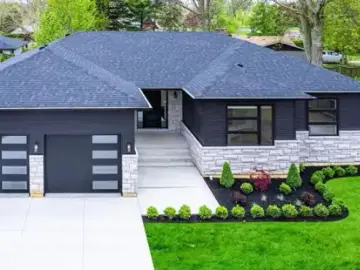 Detached House with x Bedrooms, x Bathrooms