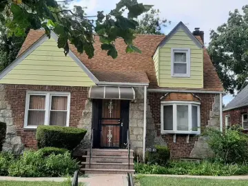 Detached House with x Bedrooms, x Bathrooms