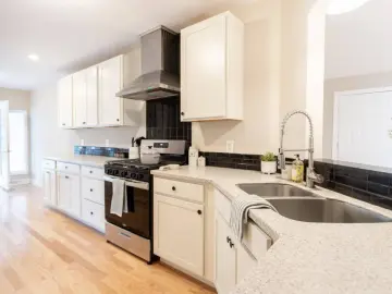 Detached House with xxxx sqft, x Bedrooms, x Bathroom