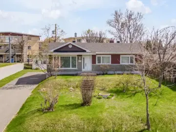 Detached House with x Bedrooms, x Bathrooms