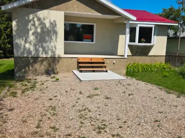 Detached House with xxxx sqft, x Bedrooms, x Bathroom