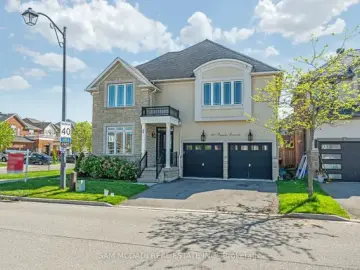 Detached House with x Bedrooms, x Bathrooms
