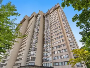 Condominium with x Bedrooms, x Bathrooms