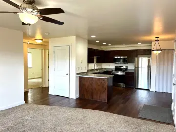 Condominium with xxx sqft, x Bedrooms, x Bathrooms