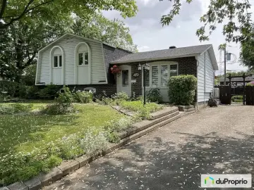 Detached House with x Bedrooms, x Bathrooms