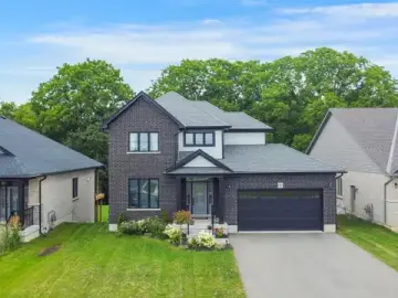 Detached House with xxxx sqft, x Bedrooms, x Bathroom