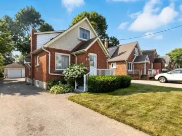 Detached House with xxxx sqft, x Bedrooms, x Bathroom