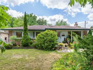 Detached House with x Bedrooms, x Bathrooms
