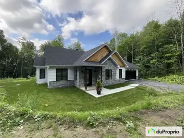 Detached House with x Bedrooms, x Bathrooms