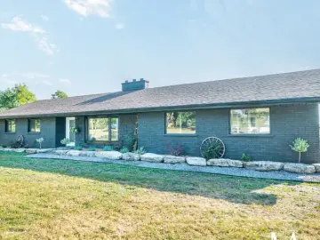 Detached House with x Bedrooms, x Bathroom