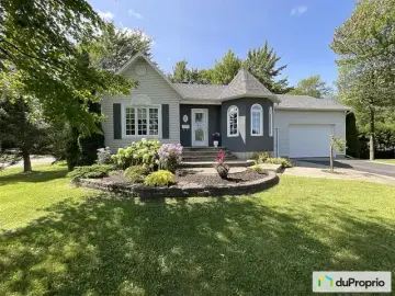 Detached House with x Bedrooms, x Bathrooms