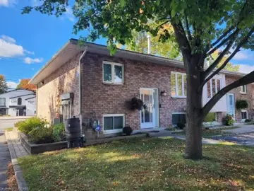Detached House with xxx sqft, x Bedrooms, x Bathrooms