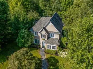 Detached House with x Bedrooms, x Bathroom
