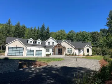 Detached House with xxxx sqft, x Bedrooms, x Bathroom