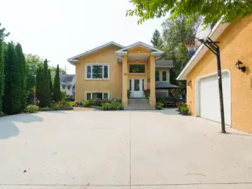 Detached House with x Bedrooms, x Bathrooms