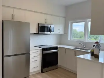 Condominium with xxxx sqft, x Bedrooms, x Bathroom