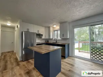 Detached House with x Bedrooms, x Bathrooms